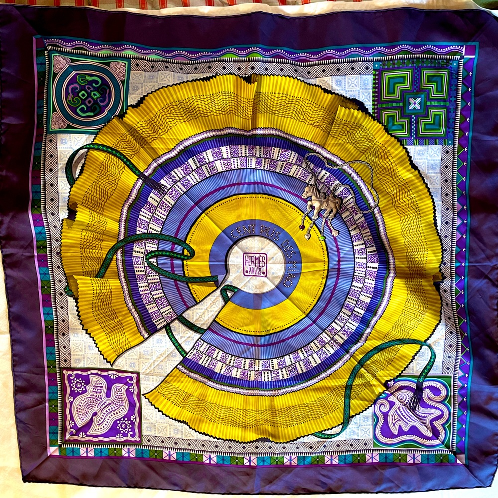 Hermés Cent Plis Des Miao Authentic Printed Silk 34” Square Square Scarf